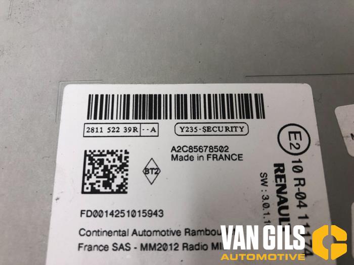 Radio module from a Renault Clio IV (5R) 1.5 Energy dCi 90 FAP 2014
