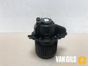Used Heating and ventilation fan motor Renault Clio IV (5R) 1.5 Energy dCi 90 FAP Price on request offered by Van Gils Automotive