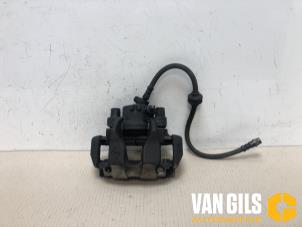 Used Front brake calliper, right Renault Clio IV (5R) 1.5 Energy dCi 90 FAP Price on request offered by Van Gils Automotive