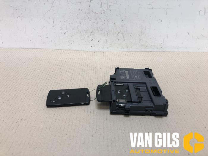 Ignition lock + key from a Renault Clio IV (5R) 1.5 Energy dCi 90 FAP 2015