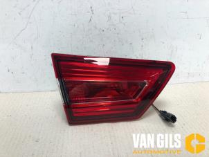 Used Taillight, left Renault Clio IV (5R) 1.5 Energy dCi 90 FAP Price on request offered by Van Gils Automotive
