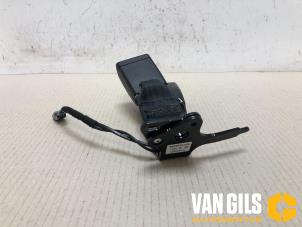 Used Rear seatbelt buckle, right Renault Clio IV (5R) 1.5 Energy dCi 90 FAP Price on request offered by Van Gils Automotive