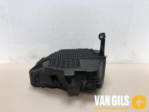 Used Air box Renault Clio IV (5R) 1.5 Energy dCi 90 FAP Price on request offered by Van Gils Automotive