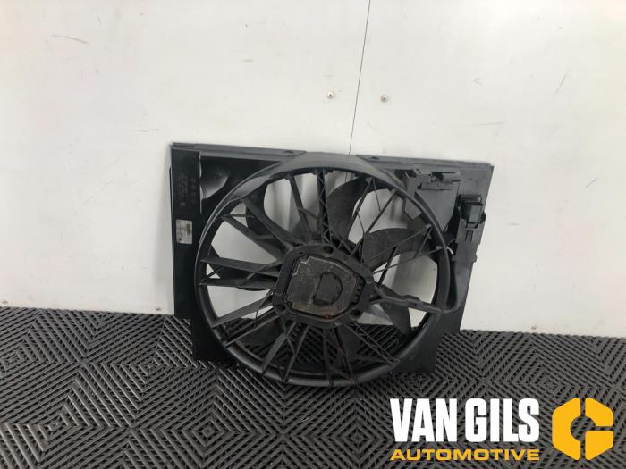 Cooling fans from a BMW 5 serie Touring (E61) 525d 24V 2004