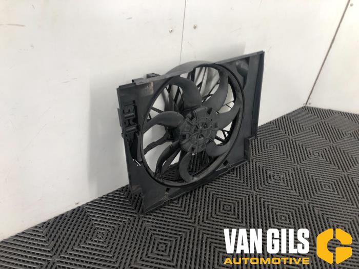 Cooling fans from a BMW 5 serie Touring (E61) 525d 24V 2004