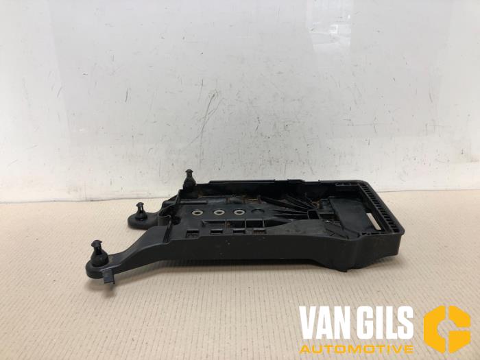 Begagnade Batterilåda Volkswagen Polo VI (AW1) 1.0 TSI 12V Pris € 33,00 Marginaltabell erbjuds av Van Gils Automotive