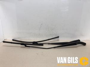 Usagé Kit lamelles essuie-glace Volkswagen Polo VI (AW1) 1.0 TSI 12V Prix € 49,99 Règlement à la marge proposé par Van Gils Automotive
