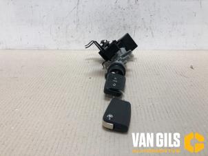 Usagé Serrure de contact + clé Volkswagen Polo VI (AW1) 1.0 TSI 12V Prix € 49,99 Règlement à la marge proposé par Van Gils Automotive