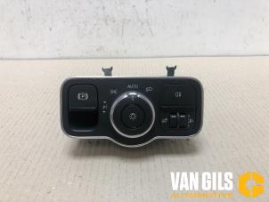 Usados Interruptor de luz Mercedes B (W247) 2.0 B-200d Precio de solicitud ofrecido por Van Gils Automotive