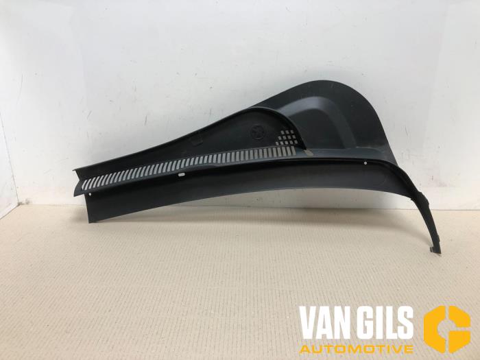 Cowl top grille from a Volkswagen Polo VI (AW1) 1.0 MPi 12V 2017