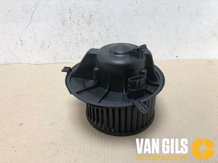 Heating and ventilation fan motor from a Volkswagen Caddy III (2KA,2KH,2CA,2CH) 2.0 SDI 2005