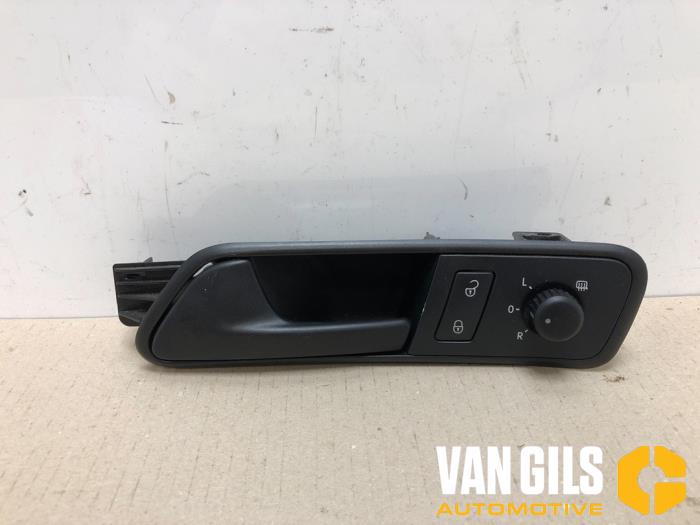 Używane Przelacznik lusterka Volkswagen Caddy III (2KA,2KH,2CA,2CH) 1.6 TDI 16V Cena € 30,00 Procedura marży oferowane przez Van Gils Automotive