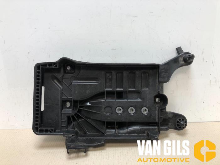 Begagnade Batterilåda Volkswagen Polo VI (AW1) 1.6 TDI 16V 95 Pris € 39,93 Inklusive moms erbjuds av Van Gils Automotive
