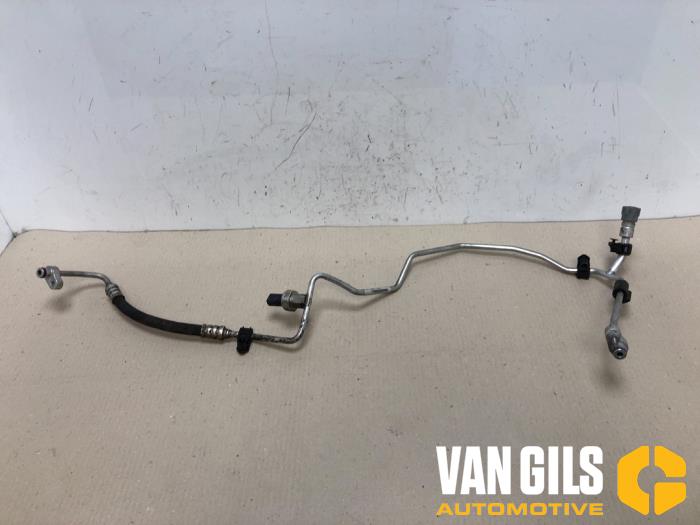 Air conditioning line from a Mercedes-Benz B (W246,242) 2.2 B-220 CDI BlueEFFICIENCY 16V 2018