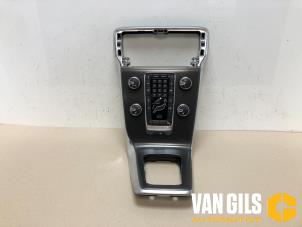 Używane Jednostka multimedialna Volvo V40 (MV) 1.6 T2 GTDi 16V Cena na żądanie oferowane przez Van Gils Automotive