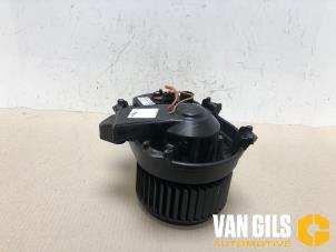 Begagnade Fläktmotor för uppvärmning och ventilation Mercedes B (W246) 2.1 B-220 CDI BlueEFFICIENCY, B-220d 16V Pris € 49,99 Marginaltabell erbjuds av Van Gils Automotive