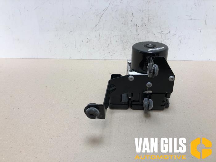 Usagé Bloc ABS Volvo V40 (MV) 1.6 T2 GTDi 16V Prix sur demande proposé par Van Gils Automotive