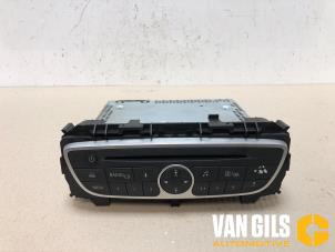 Usagé Radio Renault Twingo II (CN) 1.2 16V Prix € 64,99 Règlement à la marge proposé par Van Gils Automotive