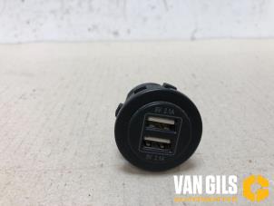 Used AUX / USB connection Mercedes B (W246,242) 2.2 B-220 CDI BlueEFFICIENCY 16V Price € 29,99 Margin scheme offered by Van Gils Automotive