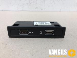 Usagé Connexion USB Mercedes B (W246,242) 2.2 B-220 CDI BlueEFFICIENCY 16V Prix € 49,99 Règlement à la marge proposé par Van Gils Automotive