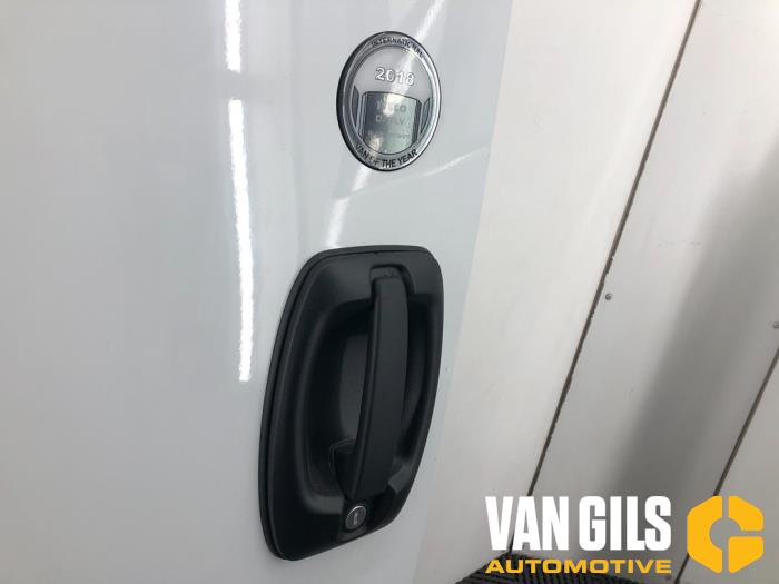 Door 2-door, left from a Iveco New Daily VI 33S12, 35C12, 35S12 2018