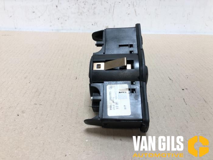 Light switch from a Mercedes-Benz B (W246,242) 2.2 B-220 CDI BlueEFFICIENCY 16V 2018