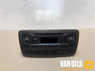Używane Radioodtwarzacz CD Seat Ibiza IV SC (6J1) 1.2 TSI Cena na żądanie oferowane przez Van Gils Automotive