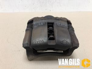 Usagé Etrier de frein (pince) avant droit Renault Twingo II (CN) 1.2 16V Prix sur demande proposé par Van Gils Automotive
