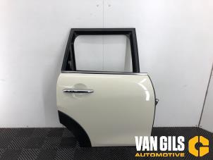 Używane Drzwi prawe tylne wersja 4-drzwiowa Mini Mini (F55) 1.5 12V Cooper Cena na żądanie oferowane przez Van Gils Automotive