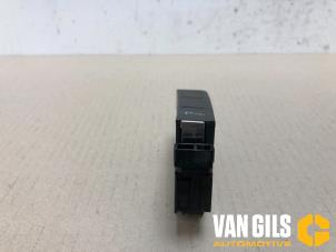 Usagé Capteur aide au stationnement Volkswagen Golf VII (AUA) 2.0 GTI 16V Prix sur demande proposé par Van Gils Automotive