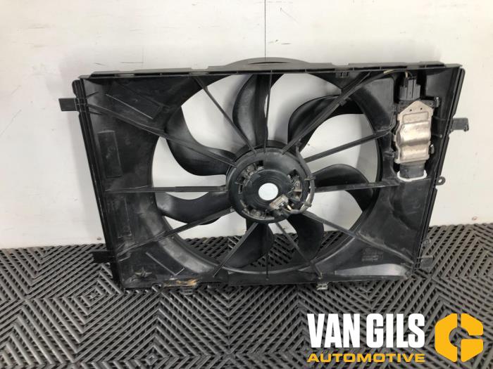Używane Wentylator Mercedes B (W246/W242) 2.1 B-220 CDI BlueEFFICIENCY, B-220d 16V Cena € 89,99 Procedura marży oferowane przez Van Gils Automotive