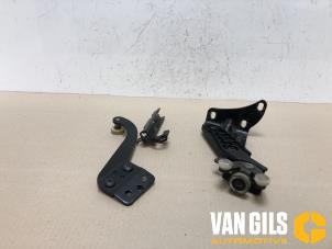 Used Rear door hinge, left Volkswagen Transporter Price on request offered by Van Gils Automotive
