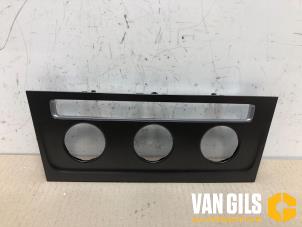 Usados Embellecedor salpicadero Volkswagen Golf VII (AUA) 1.2 TSI 16V Precio de solicitud ofrecido por Van Gils Automotive