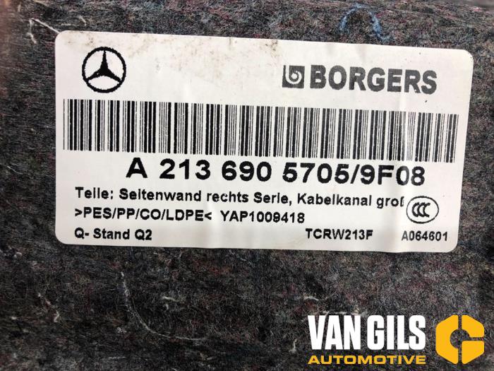 Tapicerka pokrywy bagaznika prawa z Mercedes-Benz E (W213) E-63 AMG S 4.0 V8 Turbo 4-Matic+ 2019