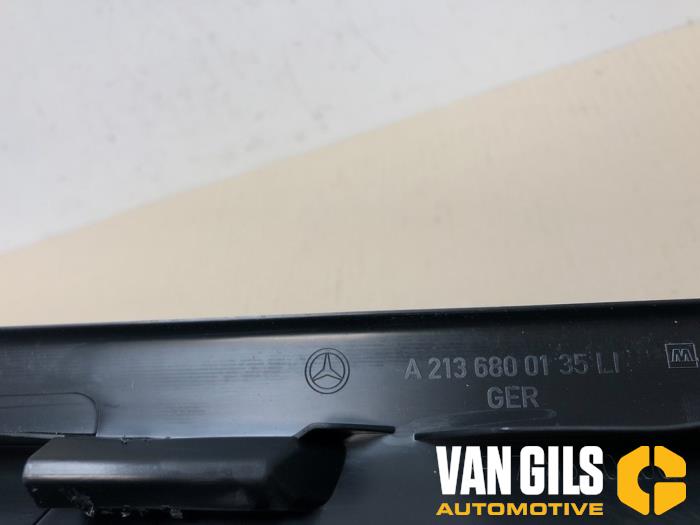 Einstiegleiste links van een Mercedes-Benz E (W213) E-63 AMG S 4.0 V8 Turbo 4-Matic+ 2019