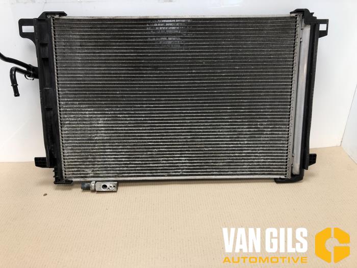 Used Radiator Mercedes E (W212) E-200 CDI 16V BlueEfficiency,BlueTEC Price € 150,00 Margin scheme offered by Van Gils Automotive
