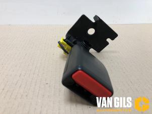 Używane Wtyk pasa bezpieczenstwa prawy tyl Lynk &amp; Co 01 1.5 PHEV Cena € 84,69 Z VAT oferowane przez Van Gils Automotive