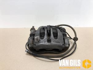 Used Front brake calliper, right Mercedes Vito (447.6) 2.0 116 CDI 16V Price € 100,00 Margin scheme offered by Van Gils Automotive