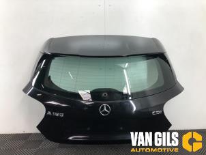 Usados Portón trasero Mercedes A (W176) 1.5 A-180 CDI, A-180d 16V Precio € 300,00 Norma de margen ofrecido por Van Gils Automotive