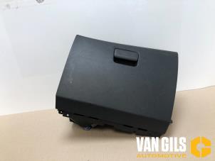 Usagé Boîte à gants Mercedes A (W176) 1.5 A-180 CDI, A-180d 16V Prix € 49,99 Règlement à la marge proposé par Van Gils Automotive