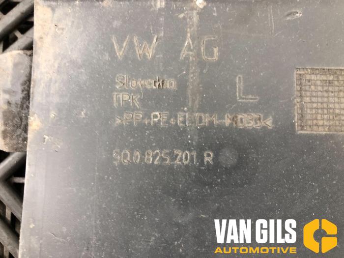 Plyta ochronna podlogowa z Volkswagen Golf VII (AUA) 1.4 GTE 16V 2015
