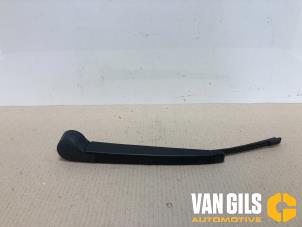 Usados Hoja de limpiaparabrisas Volkswagen Golf VII (AUA) 1.2 TSI 16V Precio de solicitud ofrecido por Van Gils Automotive