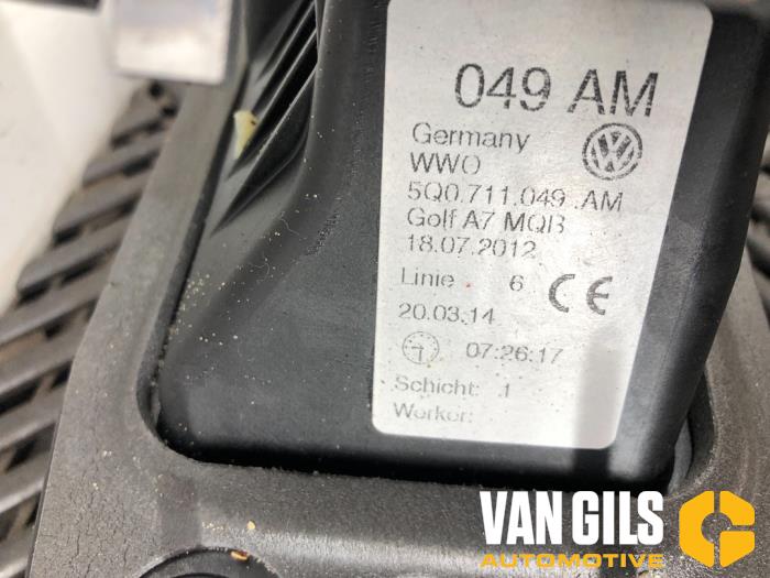 Mechanizm skrzyni biegów z Volkswagen Golf VII (AUA) 1.2 TSI 16V 2014