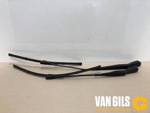 Usagé Kit lamelles essuie-glace Mercedes A (177.0) 2.0 A-220 Turbo 16V Prix € 99,99 Règlement à la marge proposé par Van Gils Automotive