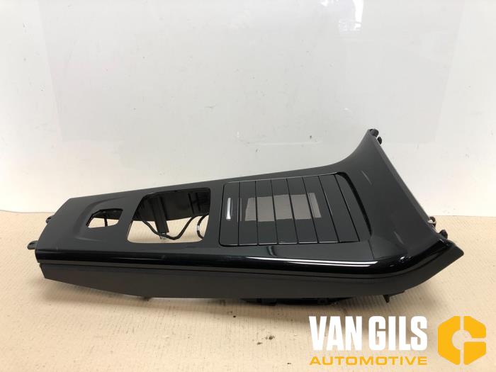 Middle console from a Mercedes-Benz A (177.0) 2.0 A-220 Turbo 16V 2020