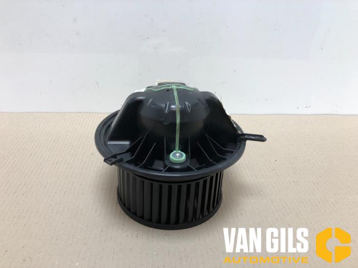 Heating and ventilation fan motor from a BMW X3 (F25) xDrive35i 3.0 24V 2011