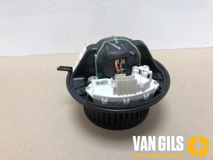 Heating and ventilation fan motor from a BMW X3 (F25) xDrive35i 3.0 24V 2011