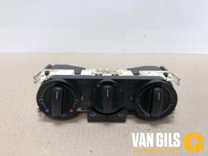 Usados Panel de control de calefacción Volkswagen Polo IV (9N1/2/3) 1.2 12V Precio € 50,00 Norma de margen ofrecido por Van Gils Automotive