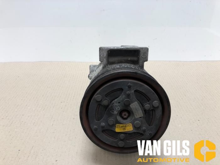 Usagé Pompe clim Fiat Stilo (192A/B) 1.6 16V Prix € 82,00 Règlement à la marge proposé par Van Gils Automotive