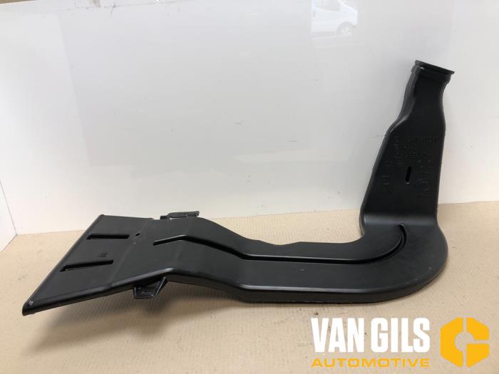 Begagnade Lufttratt Mercedes A (177.0) 2.0 A-220 Turbo 16V Pris € 29,99 Marginaltabell erbjuds av Van Gils Automotive